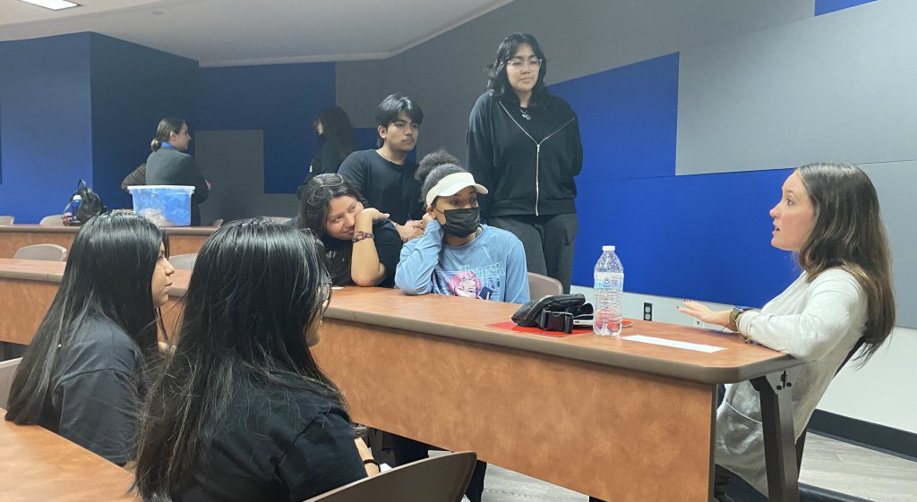 Expose Excellence students speaking with a mentor